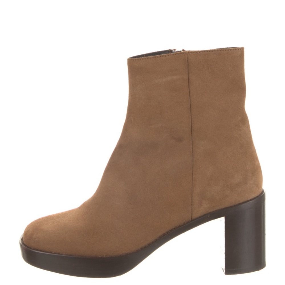 Tan Heeled Boots with Chunky Heel and Zipper Closure